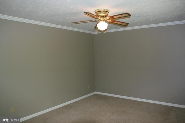 5367 Freezeland Road Linden, VA 22642 - Photo 3 of 29 Living Room #2