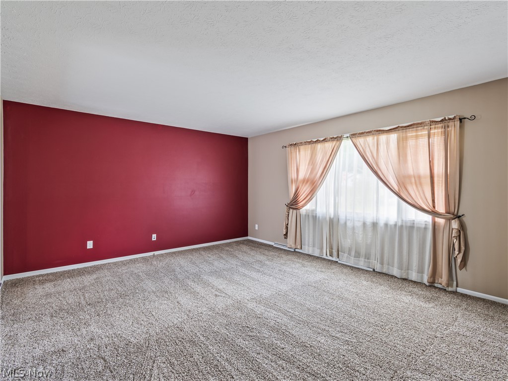 4599 Roop Avenue Norton, OH 44203 - Photo 7 of 30 Gallery Image 7