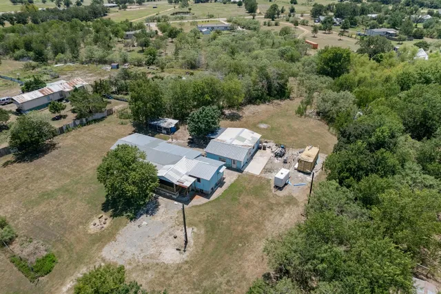 $300,000 | 147 Community Center Road, Rosanky, TX 78953