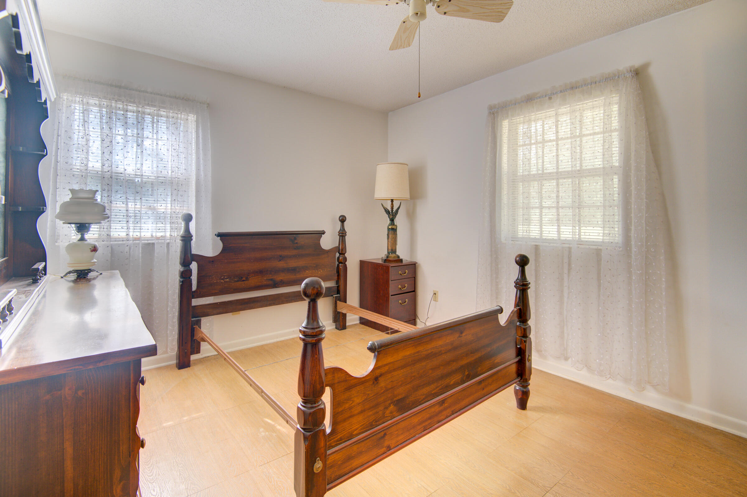 4826 Primrose Street Crestview, FL 32539 - Photo 14 of 25 a living room with furniture