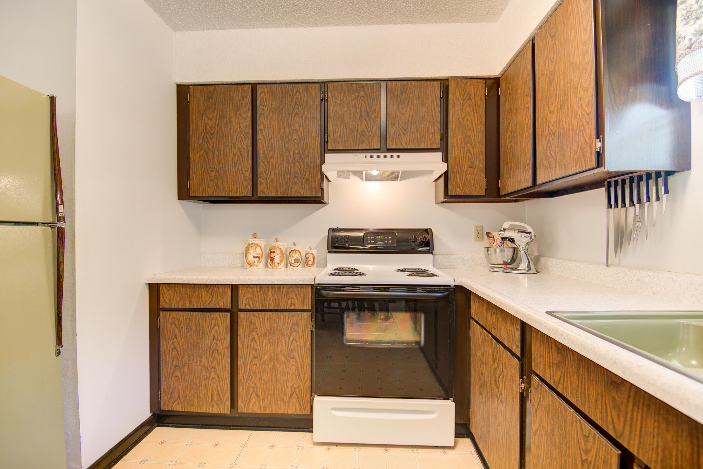 4826 Primrose Street Crestview, FL 32539 - Photo 22 of 25 a kitchen with a stove and a refrigerator