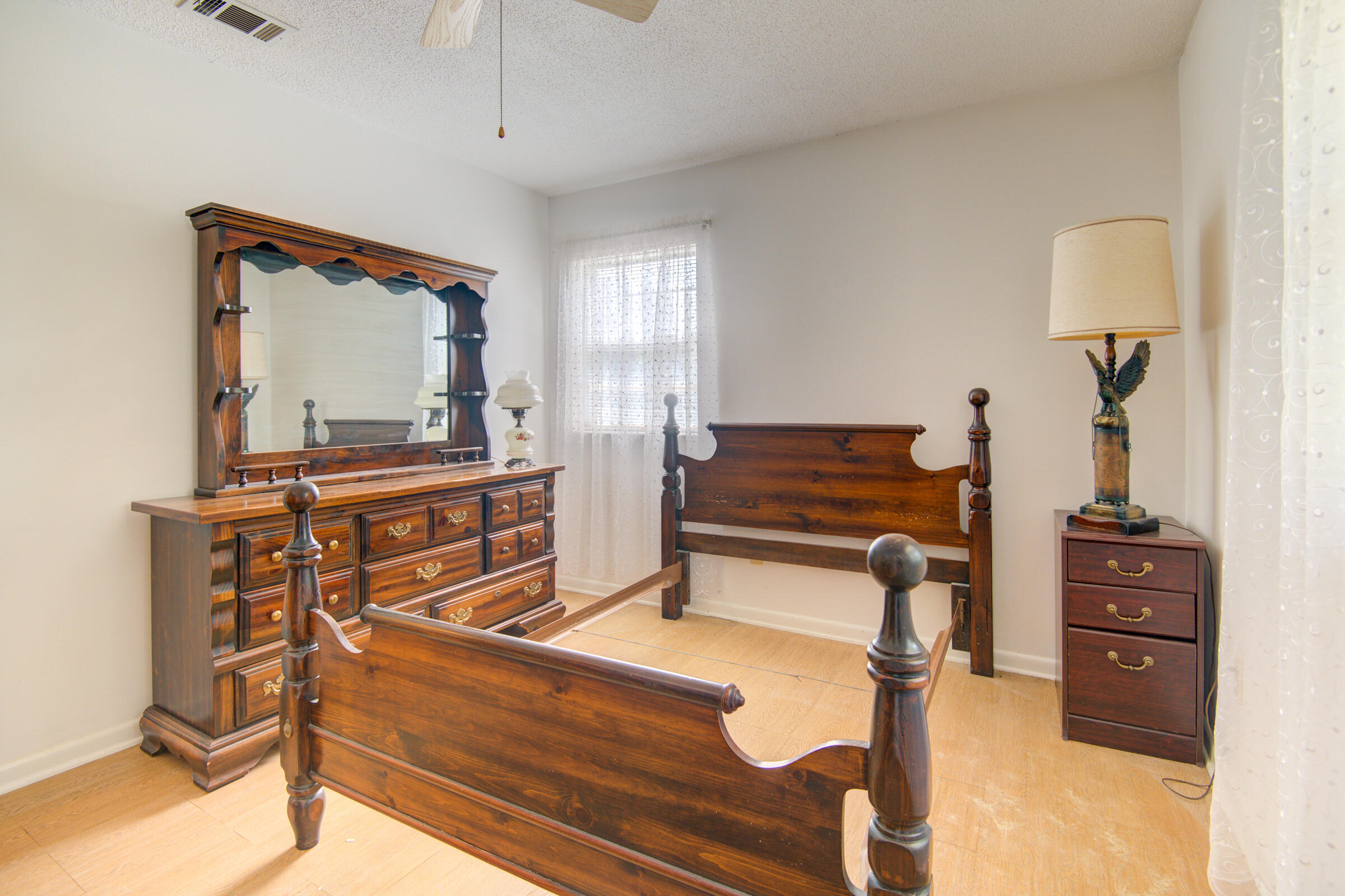 4826 Primrose Street Crestview, FL 32539 - Photo 7 of 25 a living room with furniture