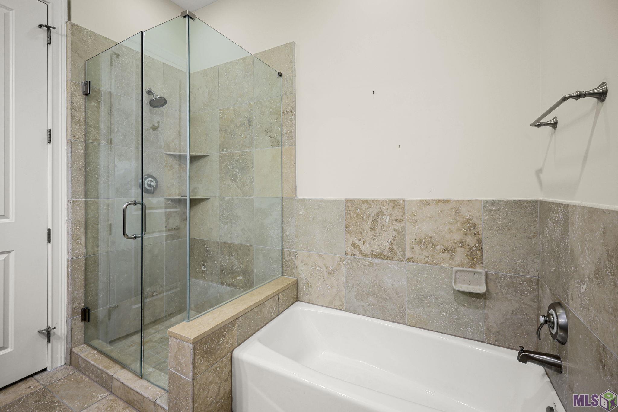 998 Stanford Avenue, Unit 303 Baton Rouge, LA 70808 - Photo 17 of 20 Guest Bath #3