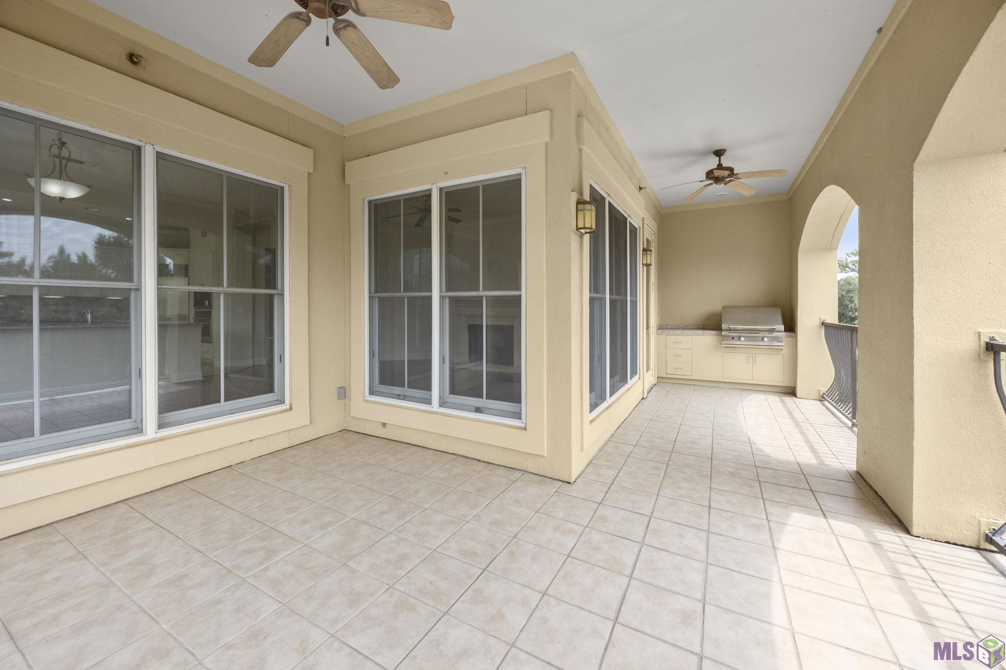 998 Stanford Avenue, Unit 303 Baton Rouge, LA 70808 - Photo 19 of 20 Patio