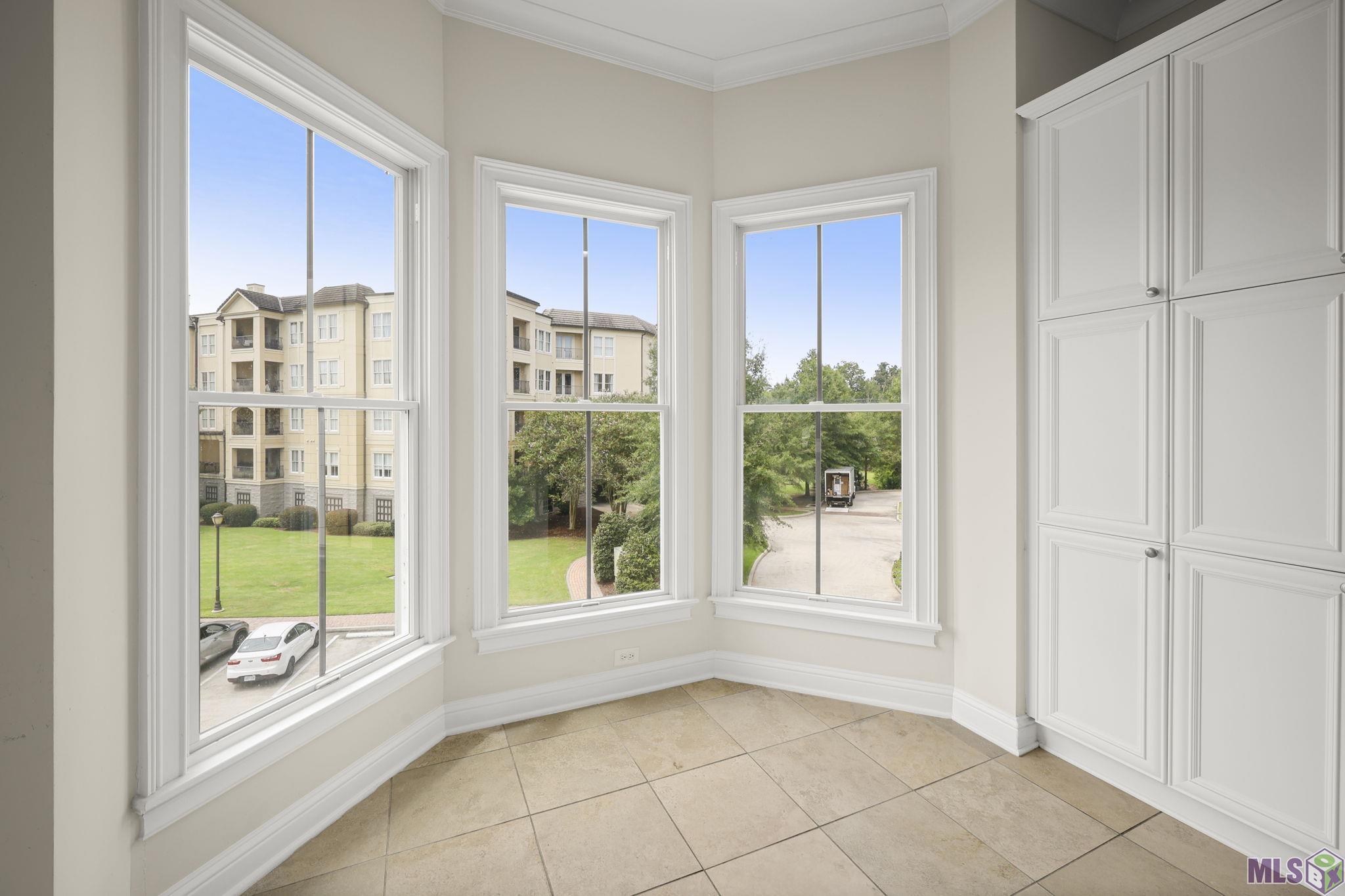 998 Stanford Avenue, Unit 303 Baton Rouge, LA 70808 - Photo 6 of 20 Breakfast Area