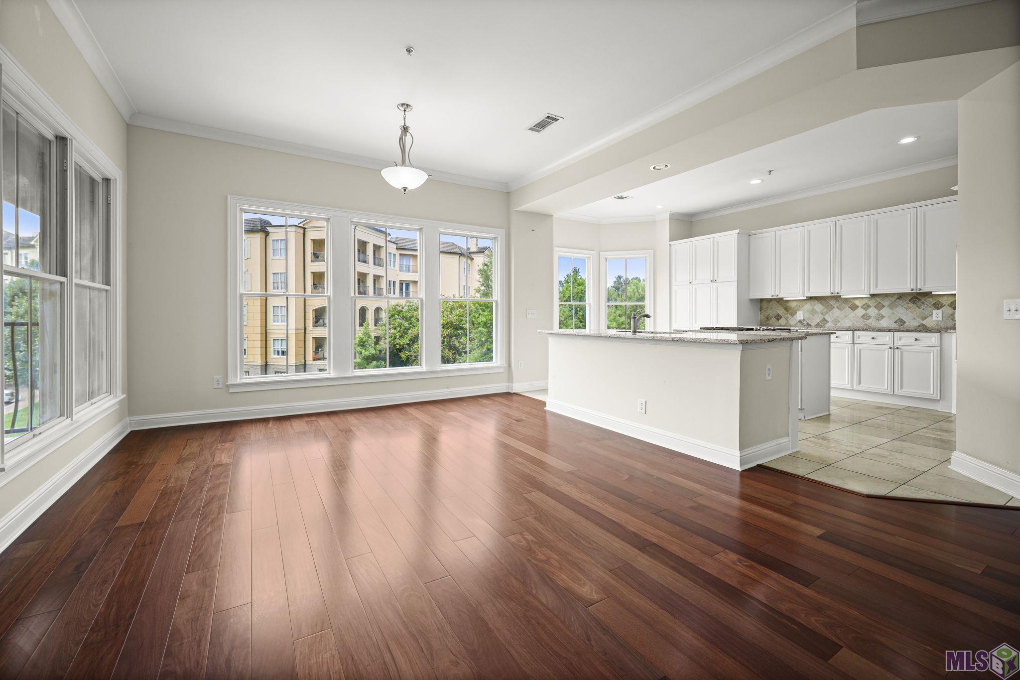 998 Stanford Avenue, Unit 303 Baton Rouge, LA 70808 - Photo 7 of 20 Living Room