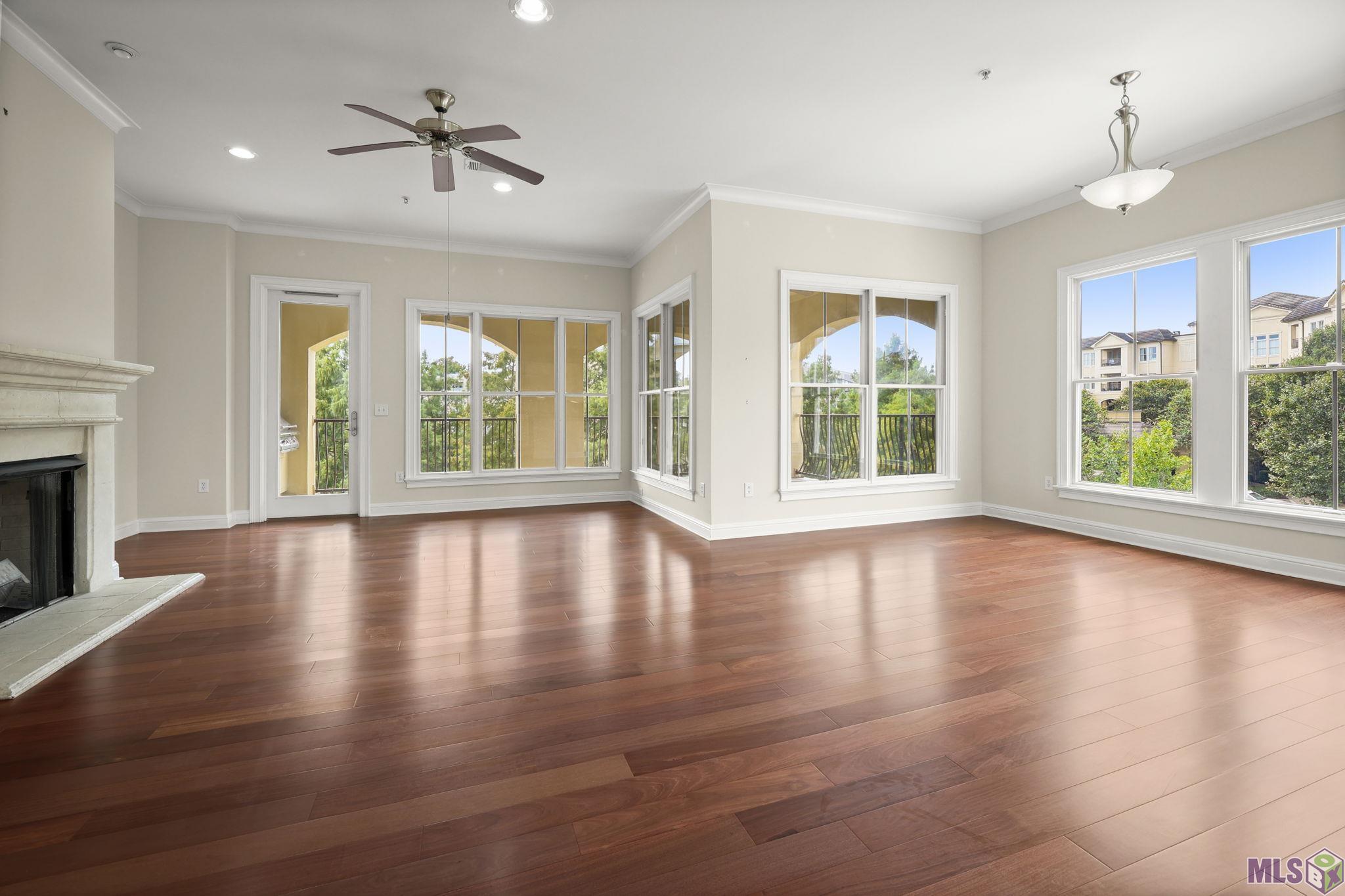 998 Stanford Avenue, Unit 303 Baton Rouge, LA 70808 - Photo 8 of 20 Living