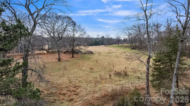 a view of a sky view