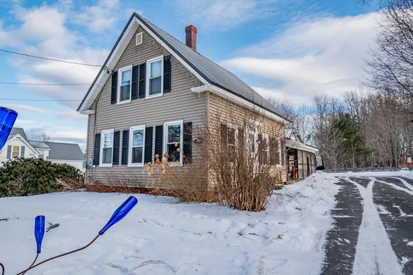 $220,000 | 21 Pleasant Street, Milo, ME 04463