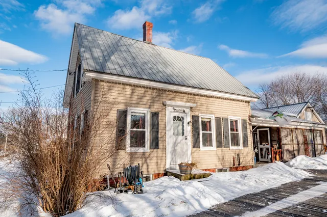 $220,000 | 21 Pleasant Street, Milo, ME 04463