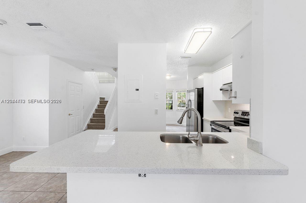 16035 Emerald Cove Road Weston, FL 33331 - Photo 15 of 30 Gallery Image 15