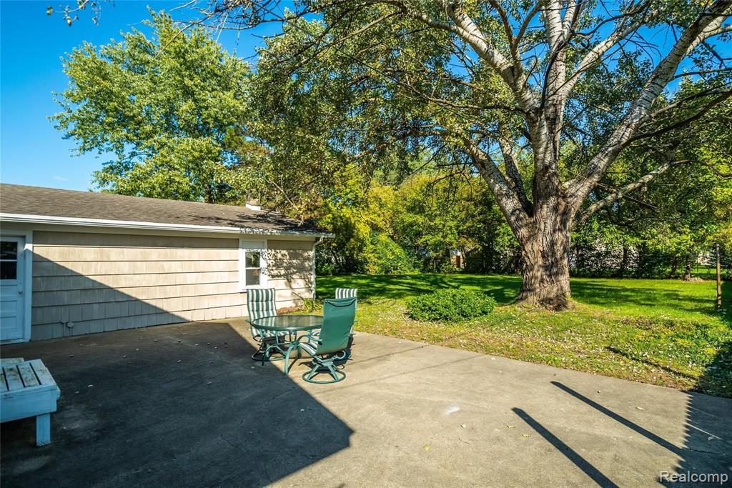 5270 Drayton Road Clarkston, MI 48346 - Photo 7 of 29