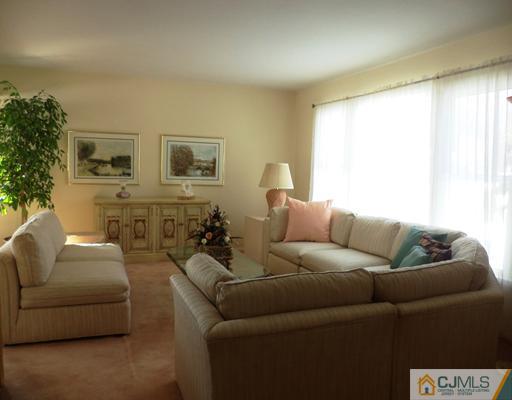 18 Valiant Road East Brunswick, NJ 08816 - Photo 4 of 22 Gallery Image 4