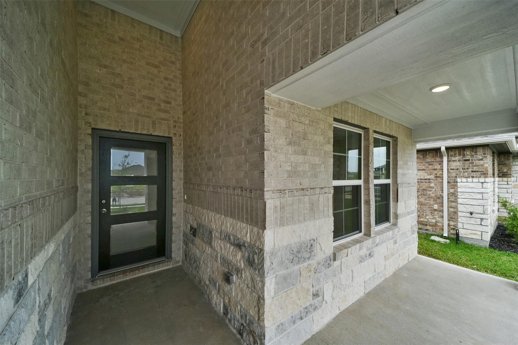 10522 Plumas Run Drive Rosharon, TX 77583 - Photo 4 of 29 Inviting covered entry featuring a modern door and classic brickwork.