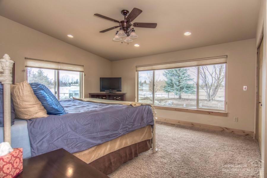 23290 Alfalfa Market Road Bend, OR 97701 - Photo 15 of 25 Master bedroom