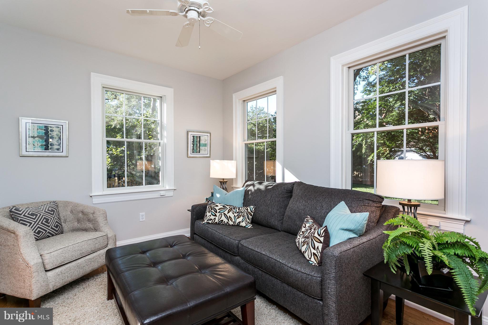 116 Woodlawn Road Baltimore, MD 21210 - Photo 17 of 30 Family room that's bright and sunny