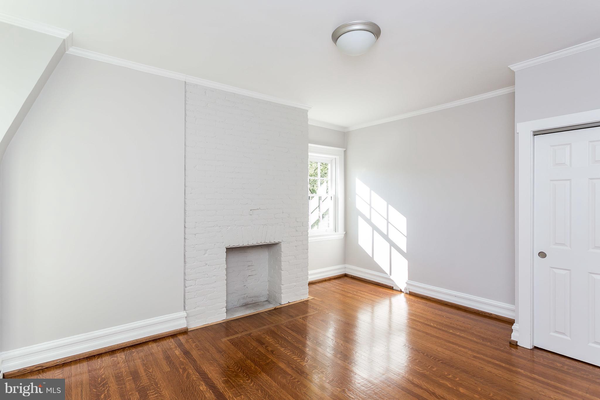 116 Woodlawn Road Baltimore, MD 21210 - Photo 24 of 30 Bedroom #3 on second floor. Non working FP.