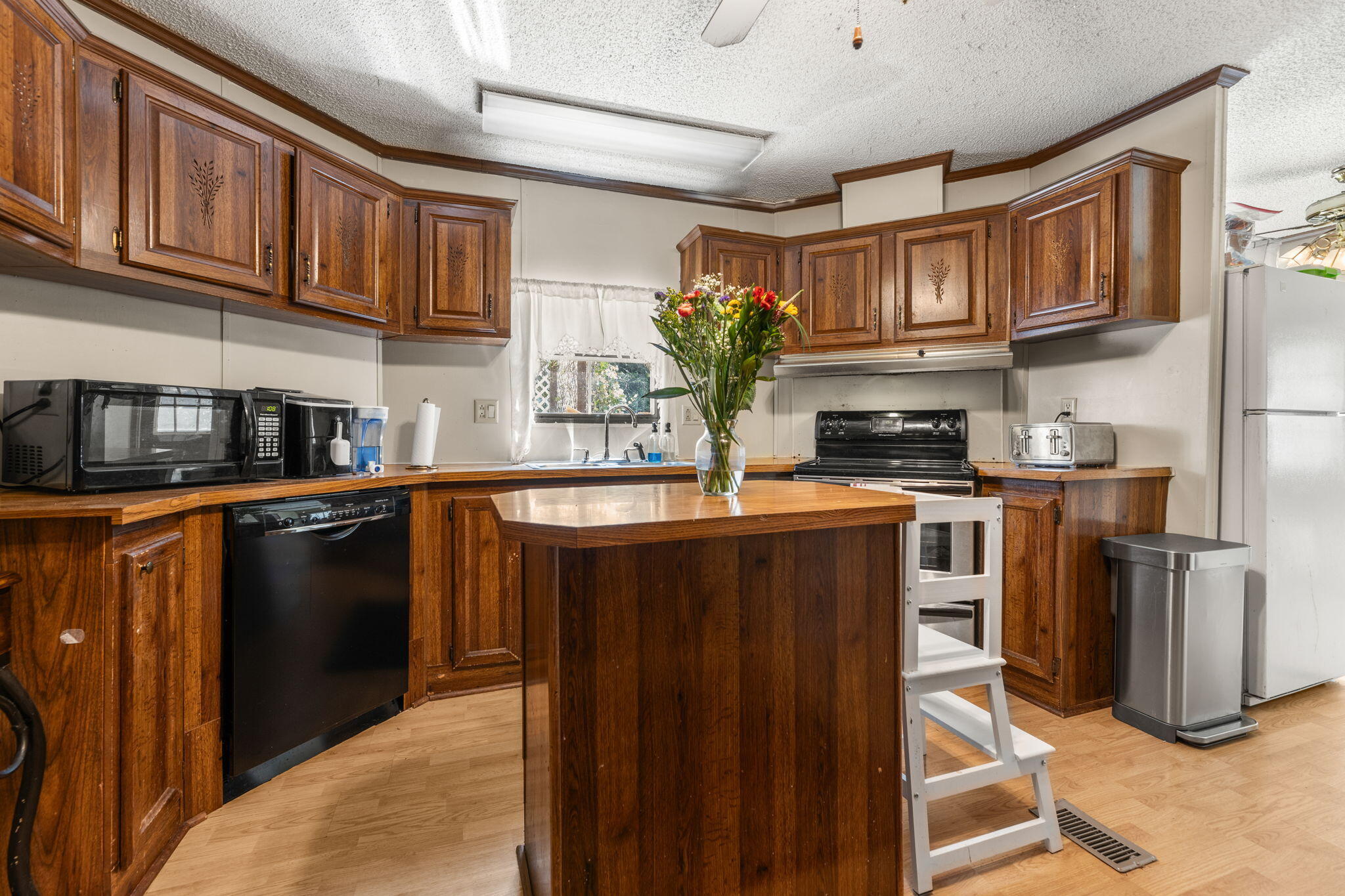 534 Tillman Branch Road Summerville, SC 29486 - Photo 12 of 34 21-web-or-mls-Interior-17