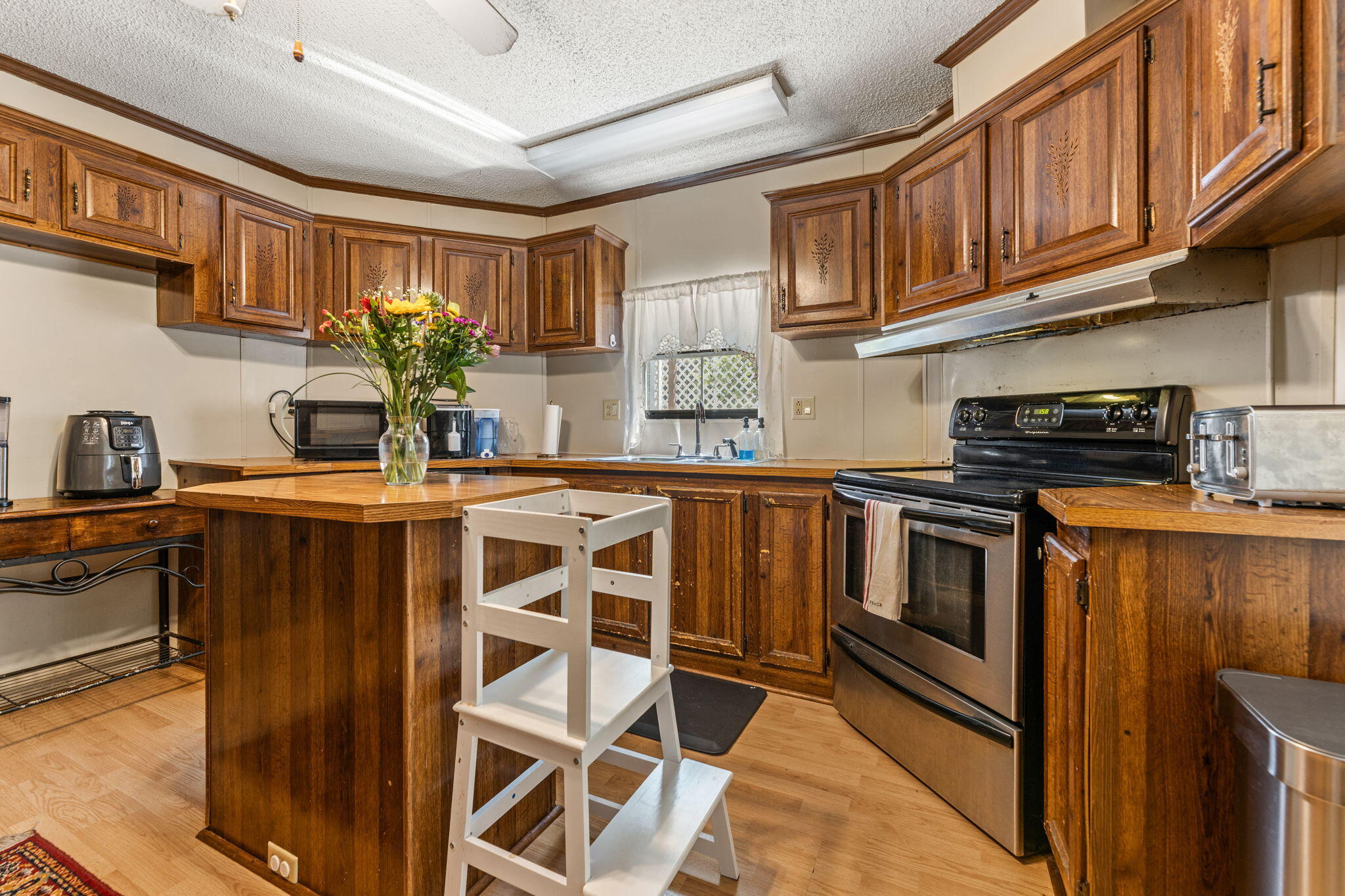534 Tillman Branch Road Summerville, SC 29486 - Photo 13 of 34 22-web-or-mls-Interior-18