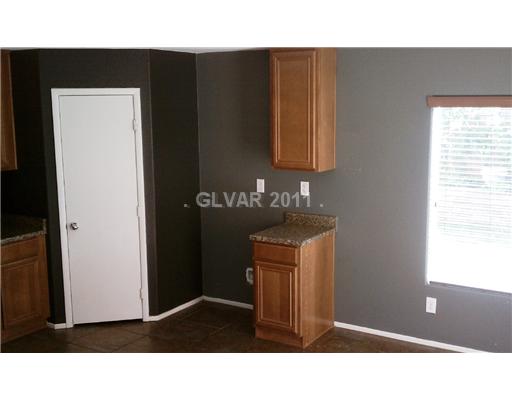 657 Port Talbot Avenue Las Vegas, NV 89178 - Photo 4 of 10 Kitchen.