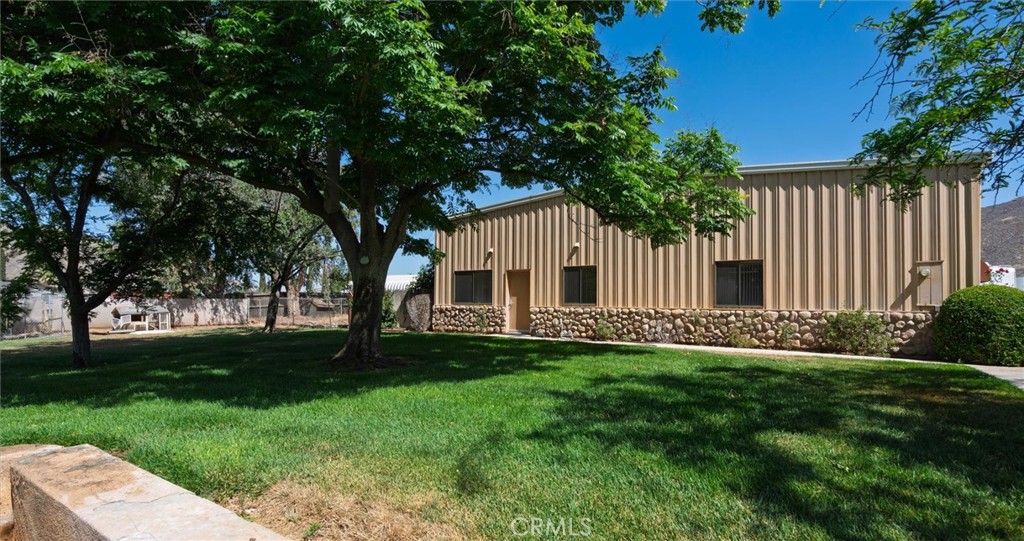 34150 Stowe Road Winchester, CA 92545 - Photo 76 of 80 a front view of a house with a garden