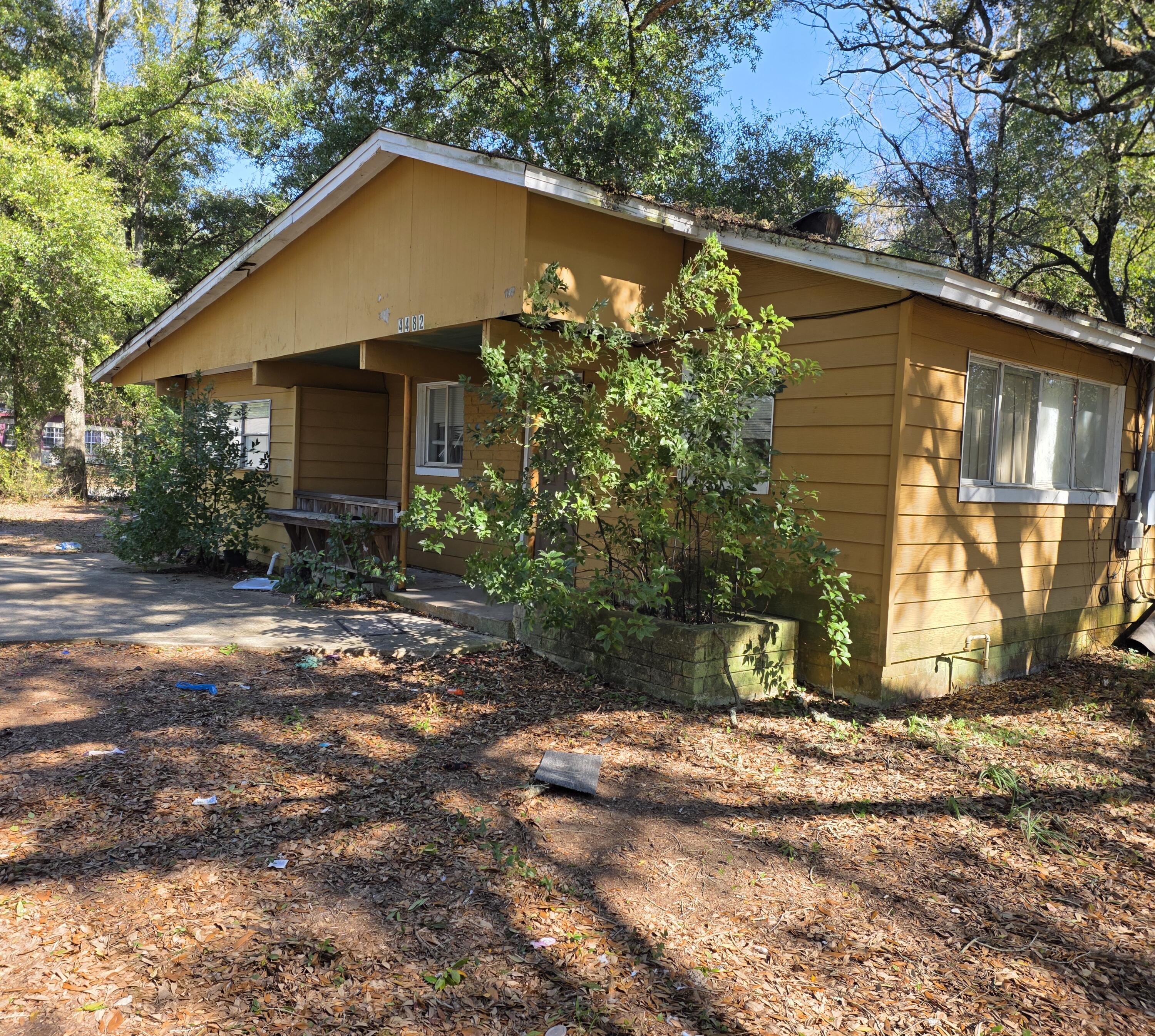 4482 Rochelle Drive Pensacola, FL 32505 - Photo 3 of 6 20260131_124723