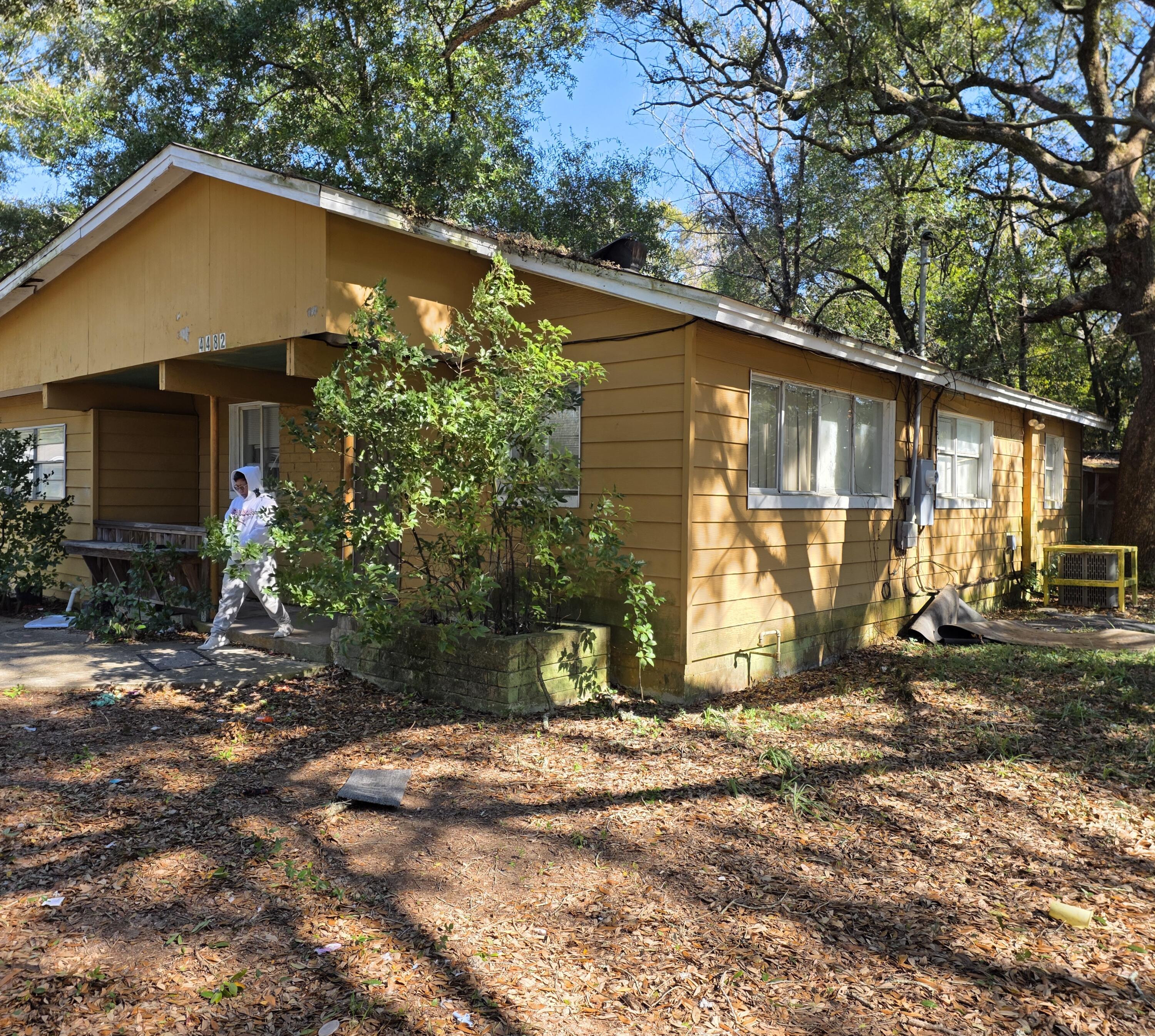 4482 Rochelle Drive Pensacola, FL 32505 - Photo 4 of 6 20260131_124719(0)