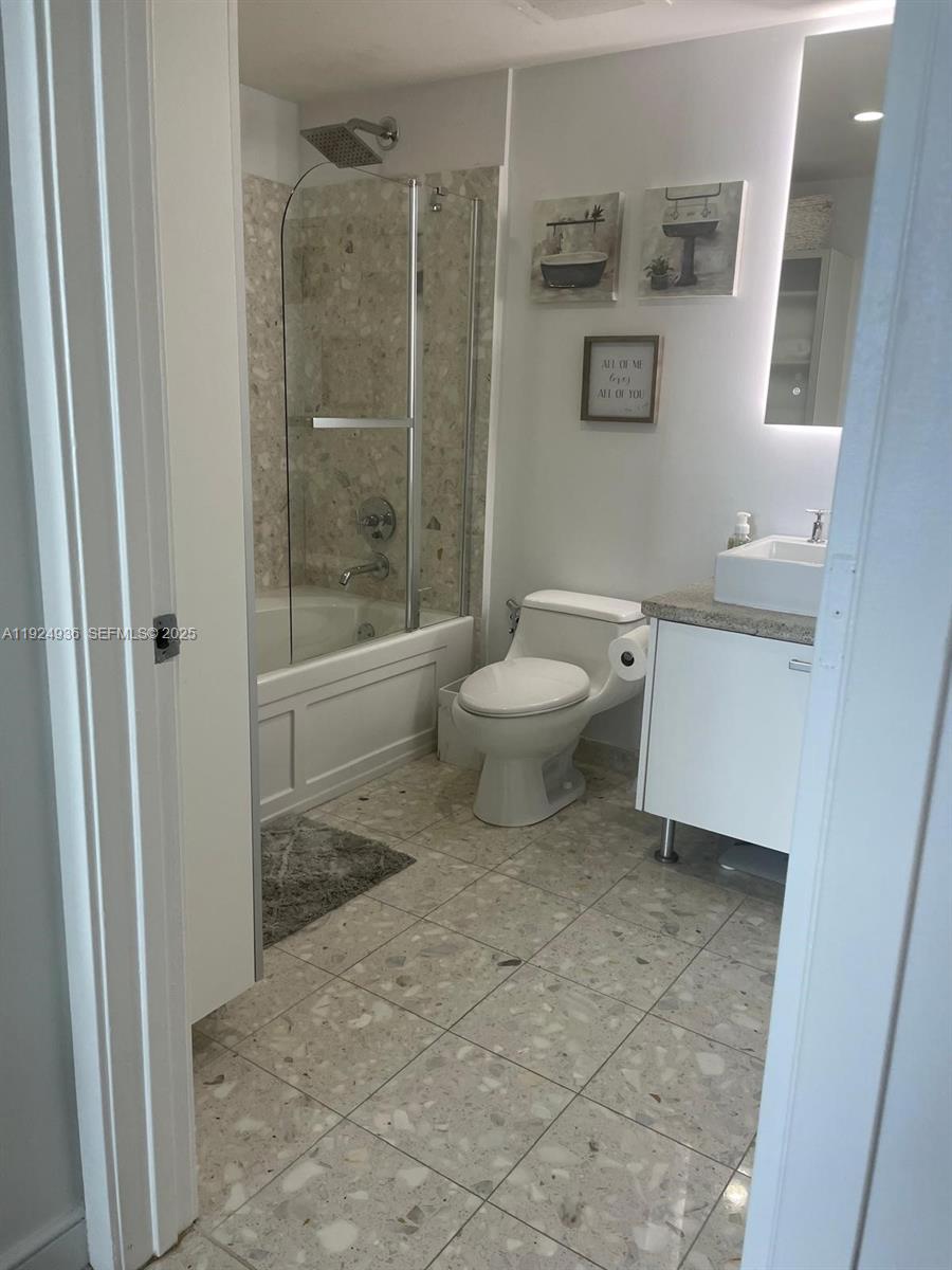 185 Southwest 7th Street, Unit 2014 Miami, FL 33130 - Photo 15 of 38 a bathroom with a toilet a sink and shower