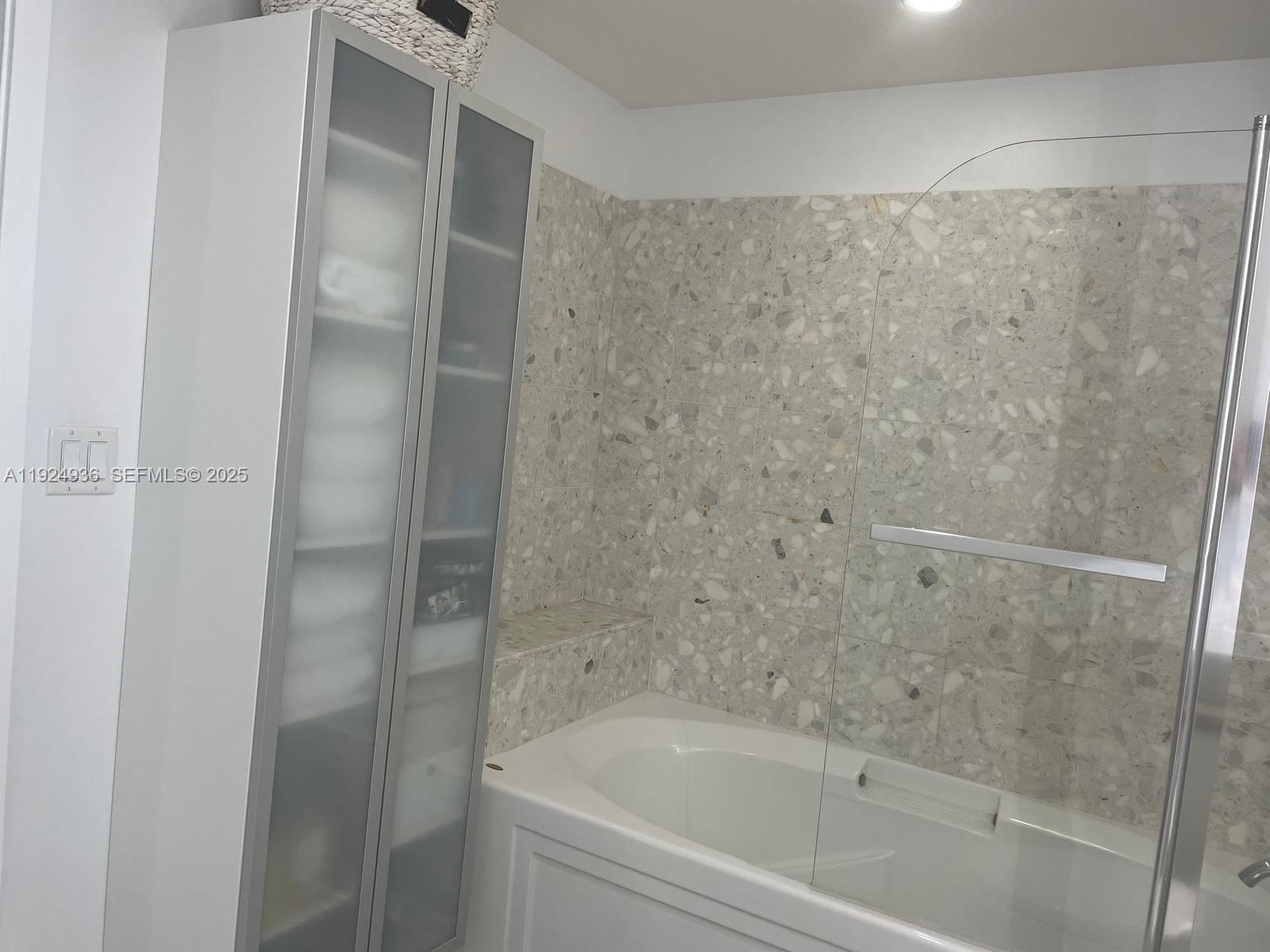 185 Southwest 7th Street, Unit 2014 Miami, FL 33130 - Photo 16 of 38 a close view of a bathtub in bathroom