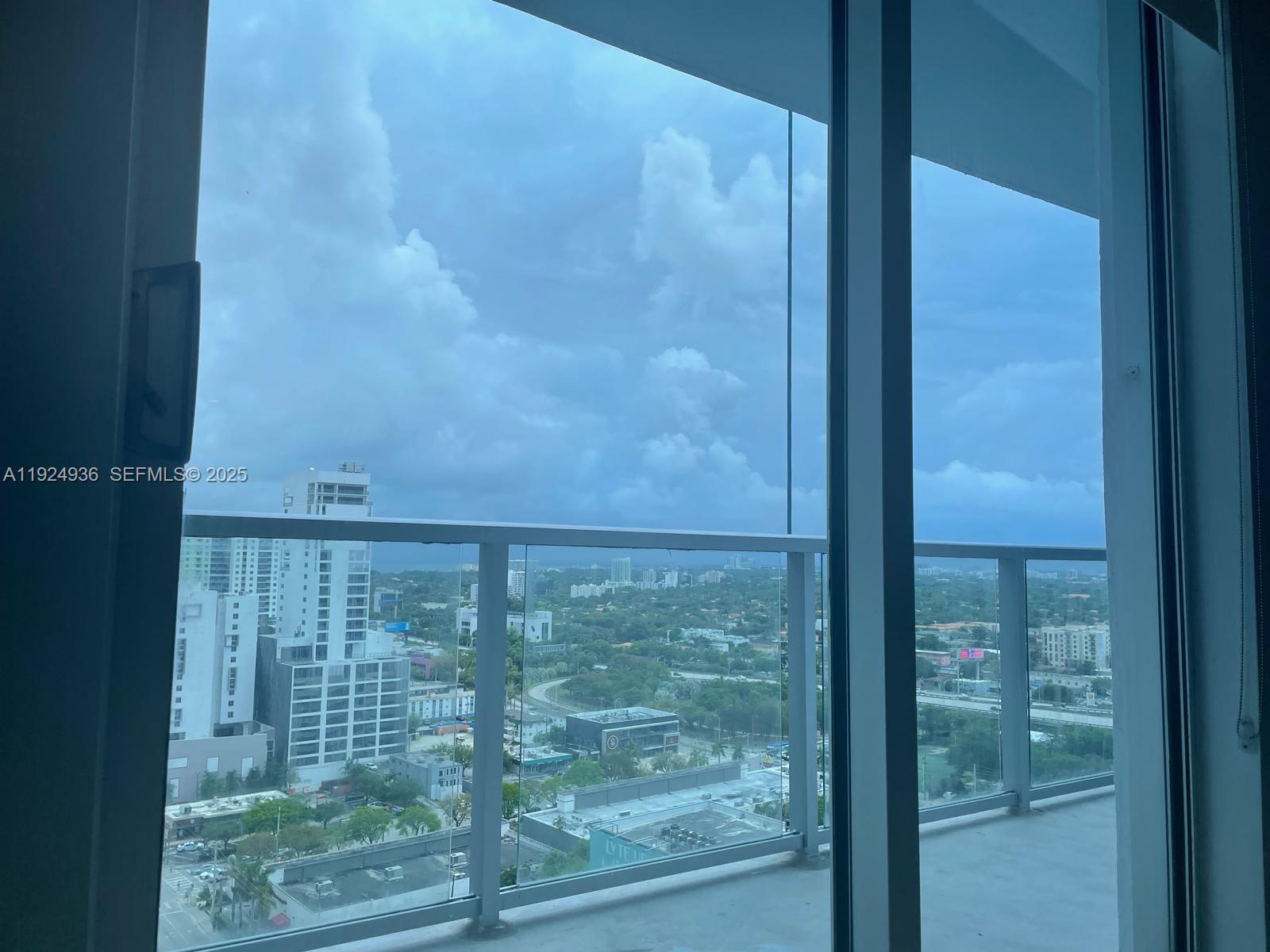 185 Southwest 7th Street, Unit 2014 Miami, FL 33130 - Photo 29 of 38 a bathroom with a glass door shower