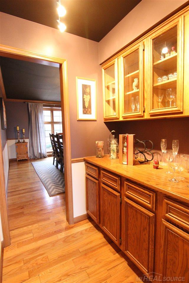 3033 West Kilburn Rochester, MI 48306 - Photo 8 of 44 31319102-7.JPG