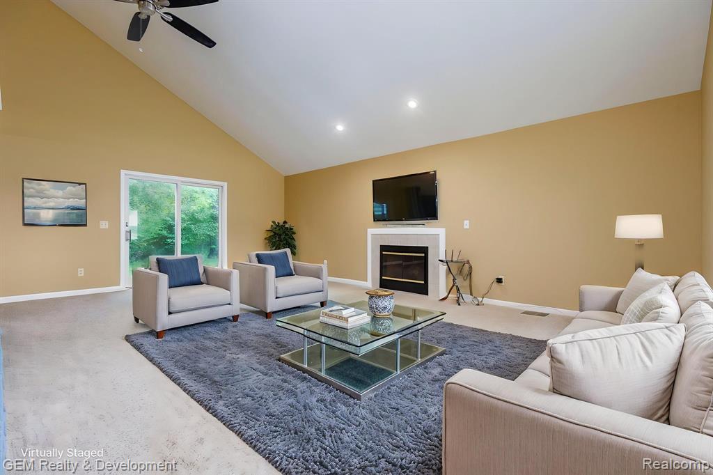 1111 Sarah Road Pinckney, MI 48169 - Photo 4 of 47