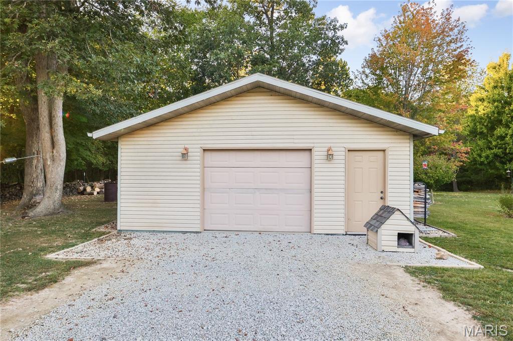 13844 Rock Road Gillespie, IL 62033 - Photo 11 of 47