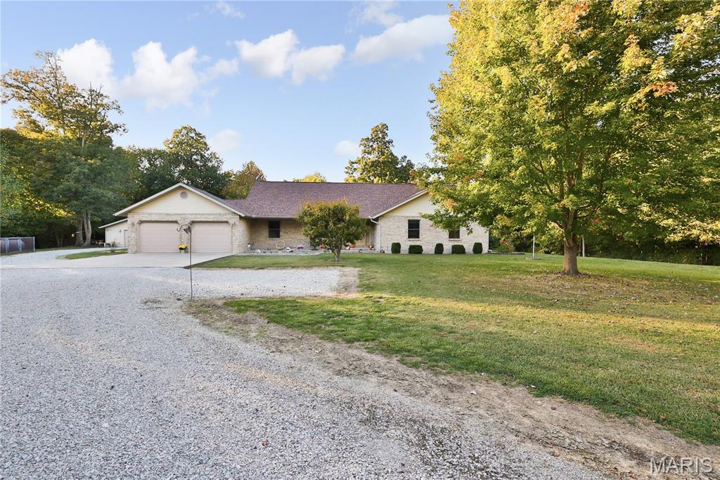 13844 Rock Road Gillespie, IL 62033 - Photo 2 of 47