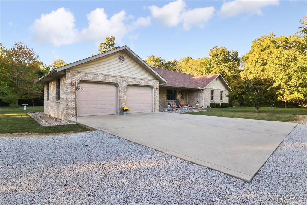 13844 Rock Road Gillespie, IL 62033 - Photo 3 of 47