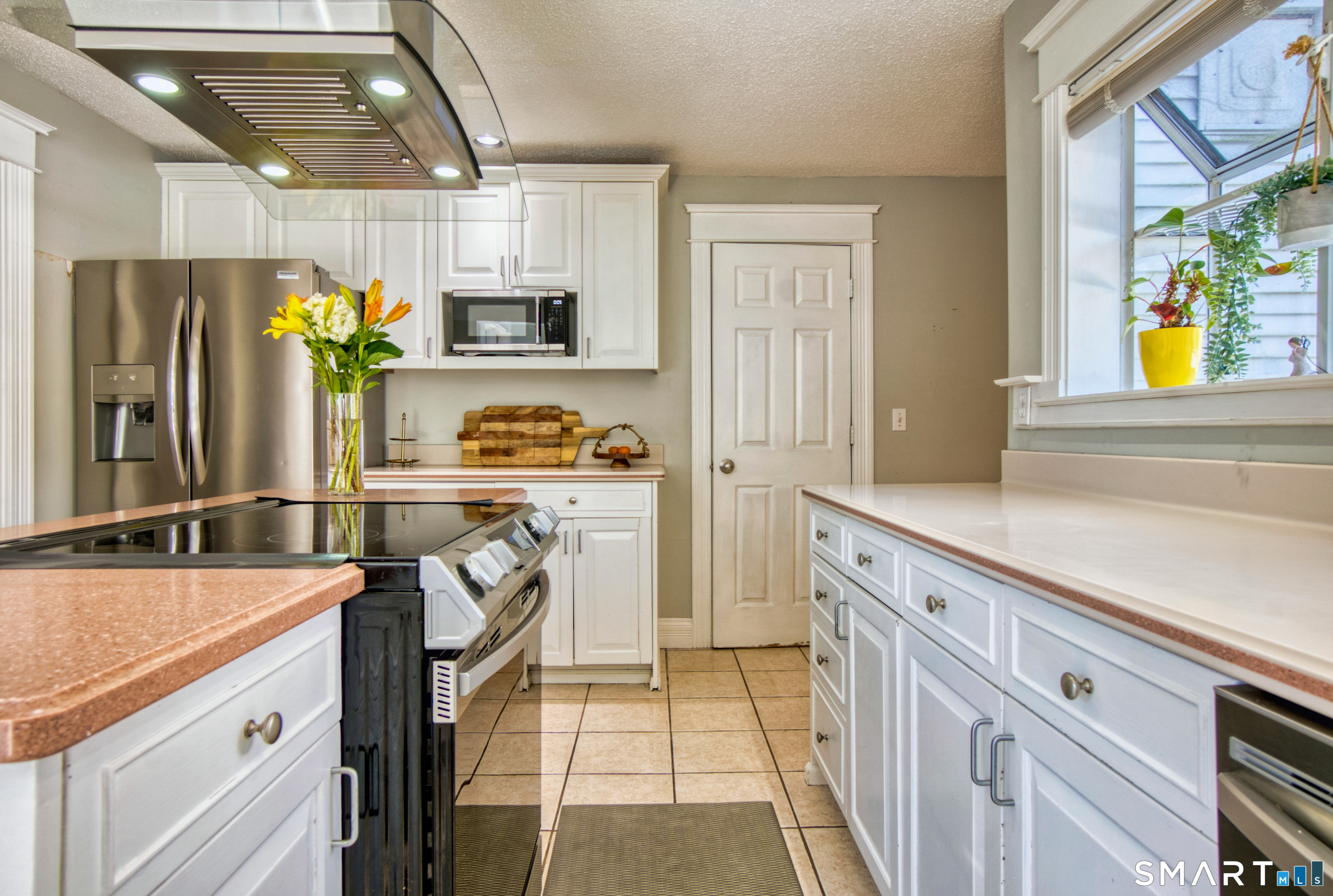 21 Lancaster Road Manchester, CT 06040 - Photo 4 of 39