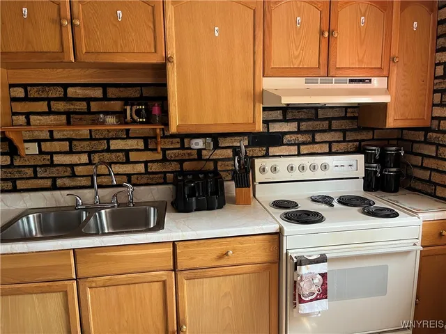 $260,000 | 6836 East High Street, Lockport Town, NY 14094