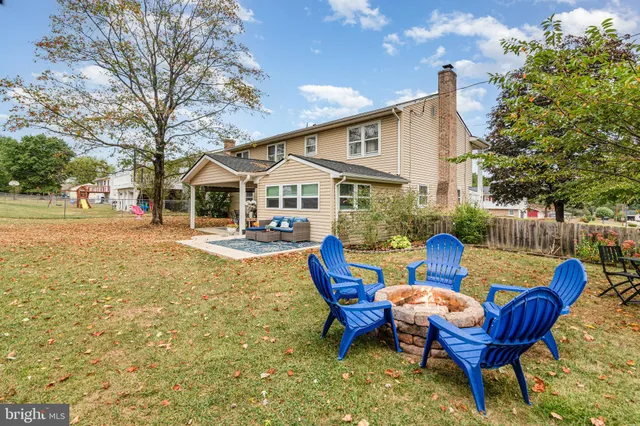 a view of a house with swimming pool and sitting area