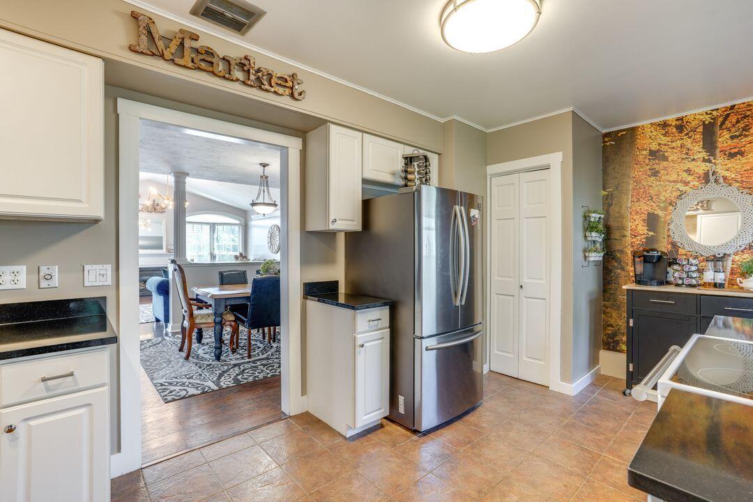 51479 Summit Street Paw Paw, MI 49079 - Photo 7 of 45 a0FPl000006qPbaMAE