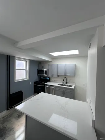 $1,000 | 2024 Lincoln Avenue, Unit B2, Evansville, IN 47714