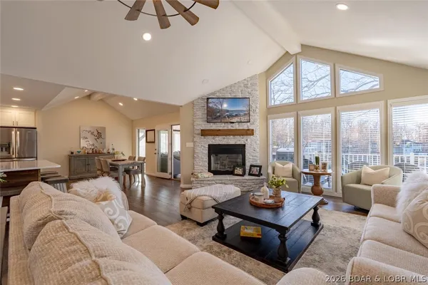 $1,450,000 | 999 Imperial Point Drive, Four Seasons, MO 65049