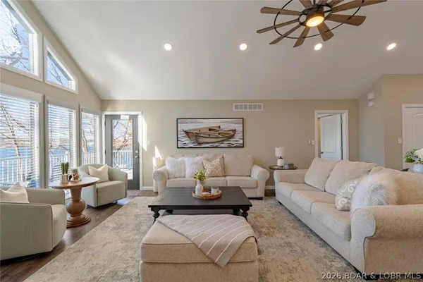 $1,450,000 | 999 Imperial Point Drive, Four Seasons, MO 65049