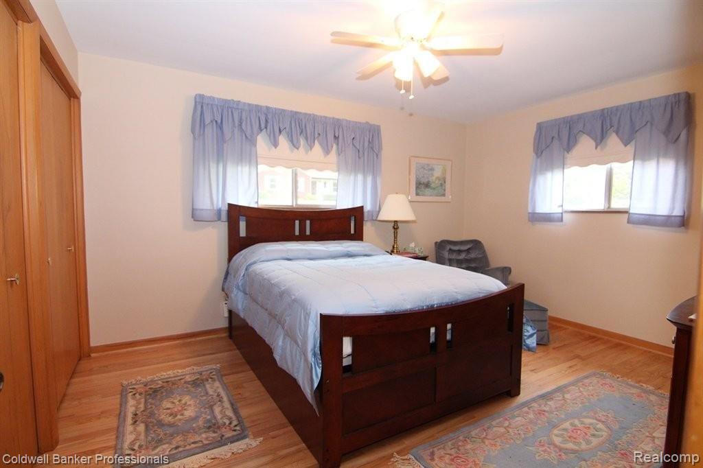 321 William Road Rochester, MI 48307 - Photo 13 of 24 Spacious Master Bedroom