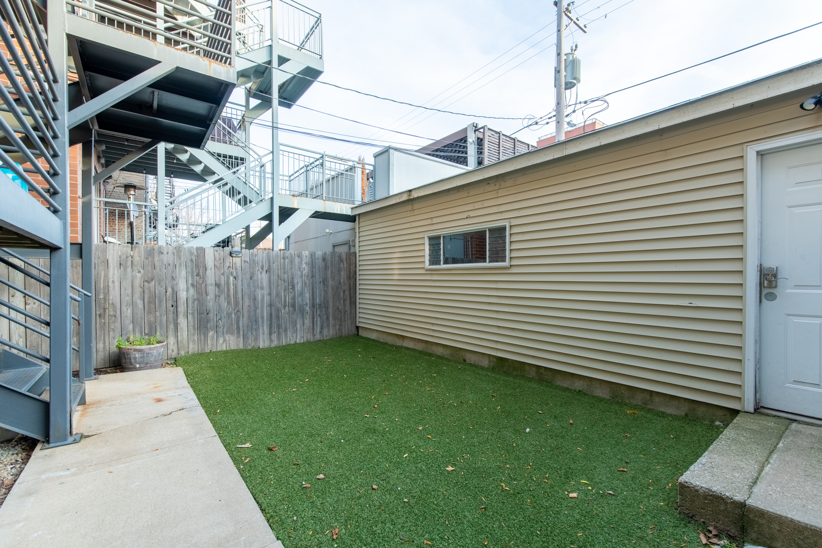 1409 West Huron Street, Unit 3 Chicago, IL 60642 - Photo 40 of 42 a view of a backyard with plants