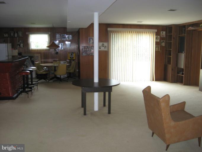 2711 Summerson Road Baltimore, MD 21209 - Photo 11 of 23 Family Room