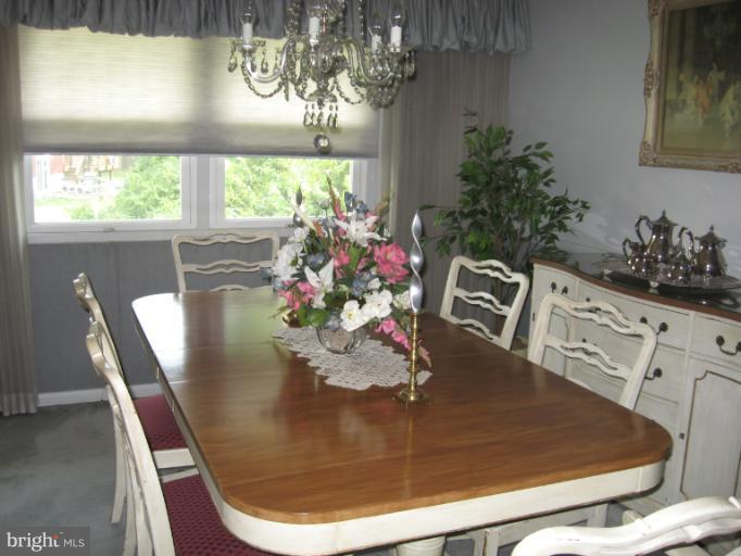 2711 Summerson Road Baltimore, MD 21209 - Photo 4 of 23 Dining Room