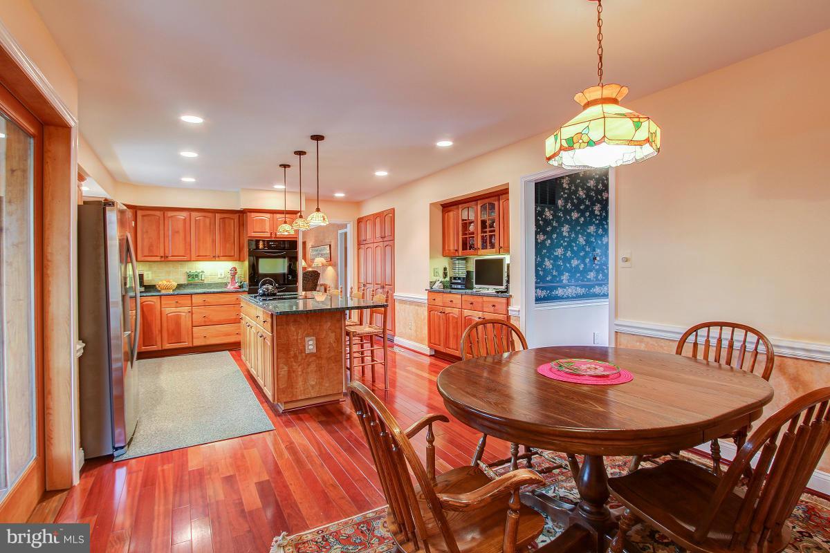 10901 Wilder Point Lane Reston, VA 20191 - Photo 12 of 30 Large Breakfast Area in Kitchen