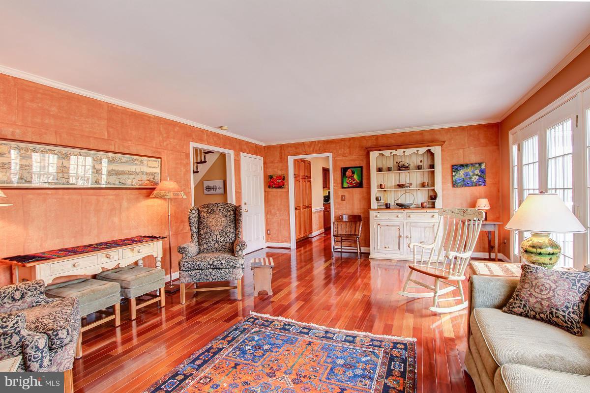 10901 Wilder Point Lane Reston, VA 20191 - Photo 5 of 30 Family Room with Bay Windows opens to large Deck