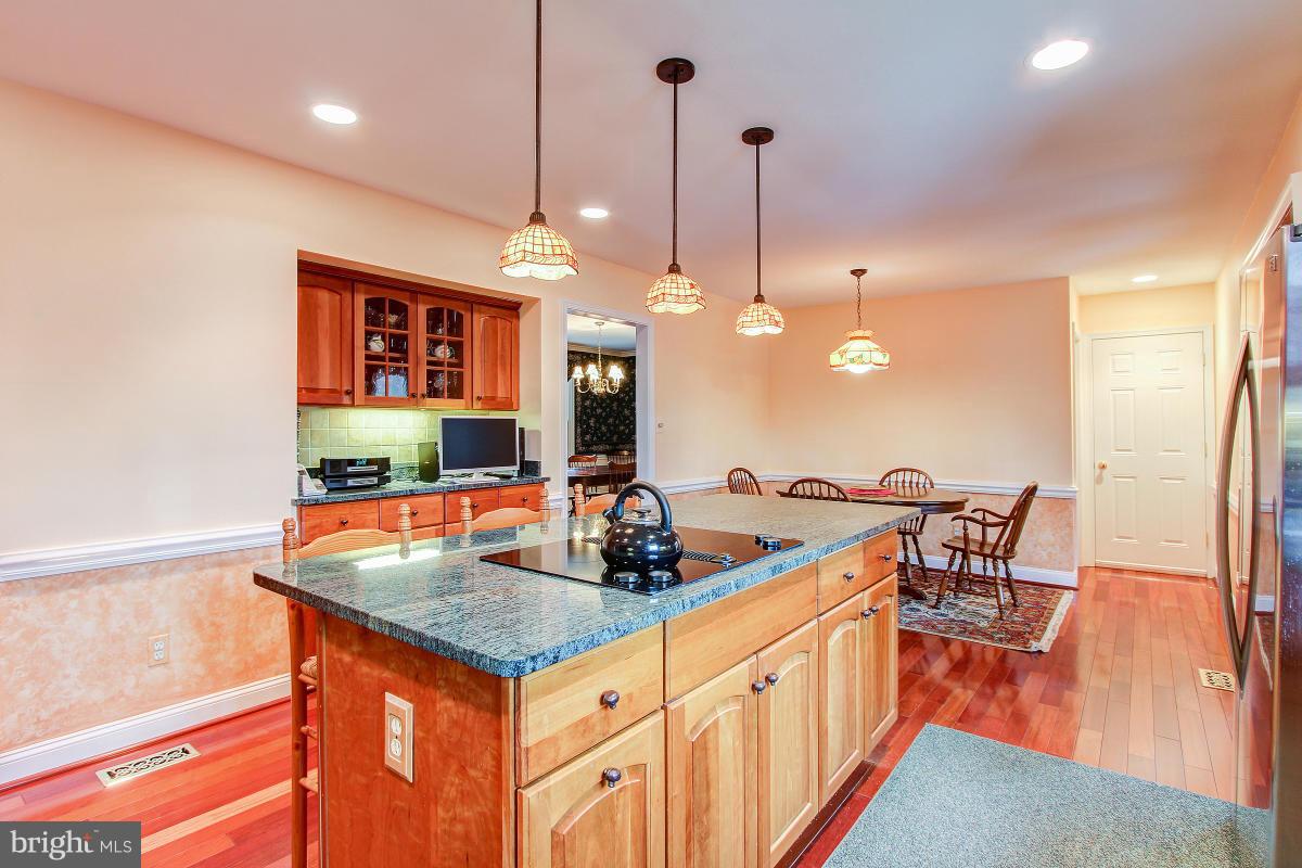 10901 Wilder Point Lane Reston, VA 20191 - Photo 10 of 30 Granite Counters, recessed