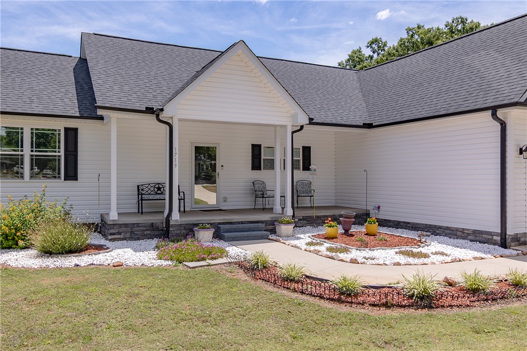 1719 Gerrard Road Anderson, SC 29625 - Photo 6 of 39 Beautiful Rock Garden